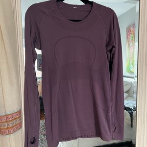 SZ 8 LULULEMON LONG SLEEVE SWIFTLY  TECH
